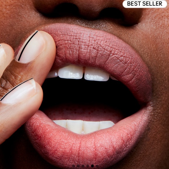 βοΈ RUNWAY HIT a MAC RETRO MATTE LIPSTICK. RETAIL $23. **NEW IN THE BOX. - Picture 2 of 13